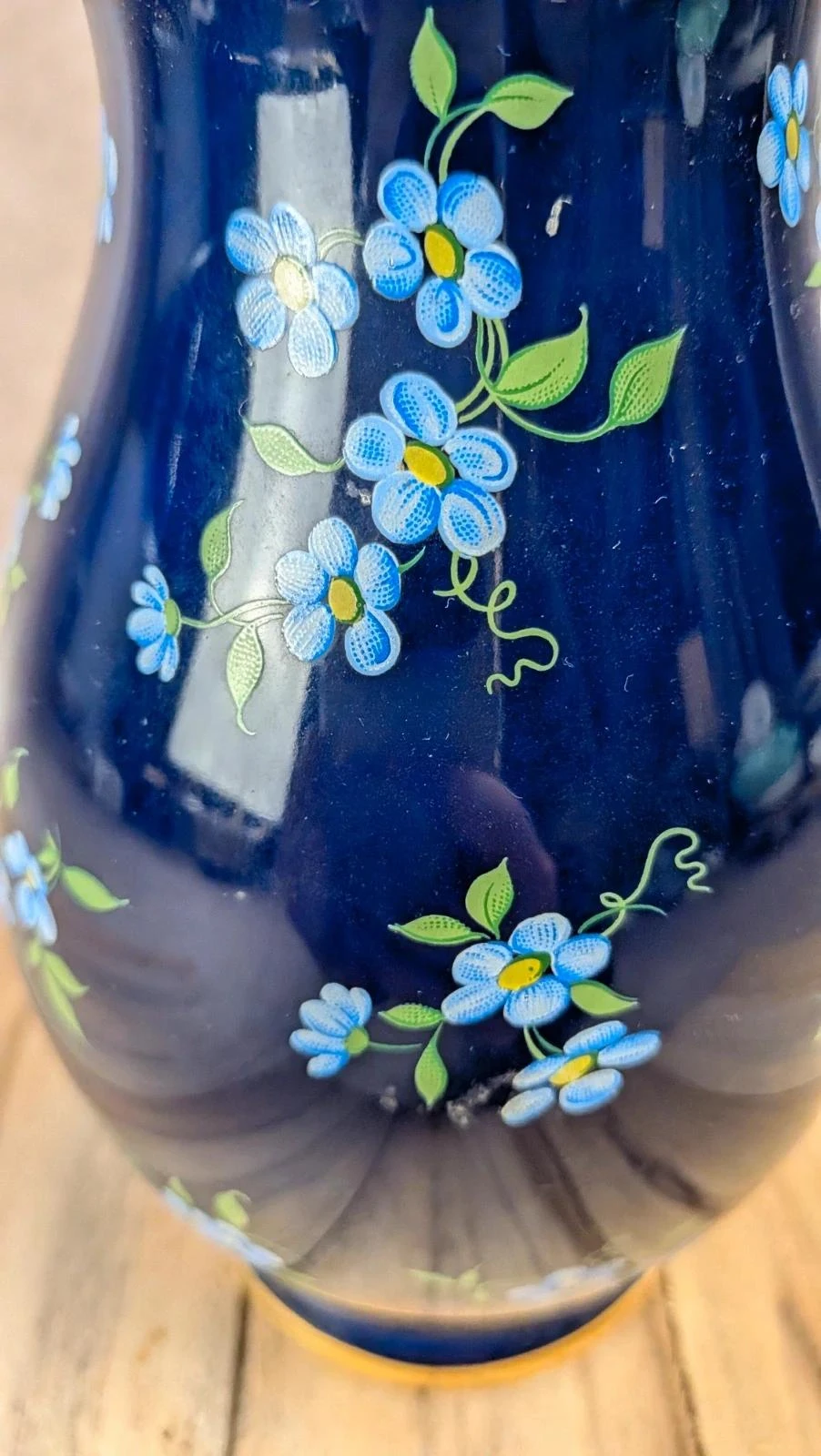 Cobalt blue vintage vase with floral decor – photo 3